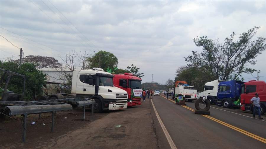 Após novo apelo do governo, caminhoneiros bolsonaristas liberam rodovias, mas mantêm atos