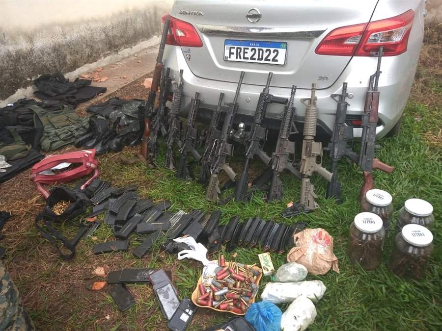 25 suspeitos de roubos são mortos durante troca de tiros com PM