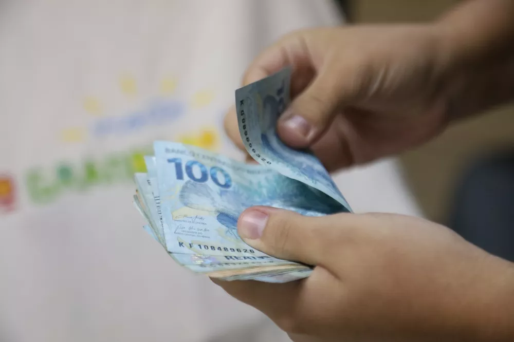 Pagamento do 13º salário deve injetar R$ 250 bilhões na economia do país em 2022